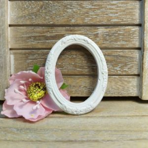 Рамка гипсовая овальная в розах, 4,5*5,5 см.