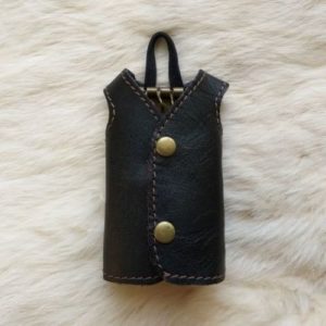 Ключница в виде пальто, черная, натуральная кожа.