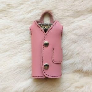 Ключница в виде пальто, розовая, ручная работа.