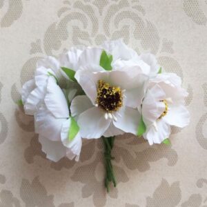 Букетик цветов мака, цвет белый.