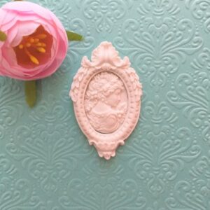 Гибкая Овальная рамка с камеей.