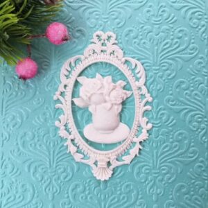 Ажурная рамка с цветочным барельефом, гибкий комплект.