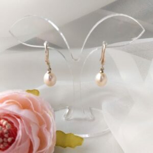 Серьги из натурального жемчуга.