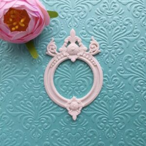 Ажурная рамка круглая литая, гибкая, 7,5*5 см.