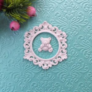 Гибкая круглая ажурная рамка большая с мишкой, 6,5*6 см.