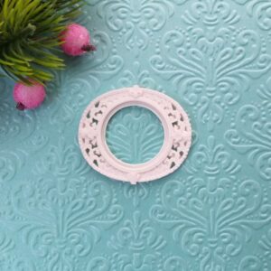 Рамка овальна з круглою серединкою, гнучка, 4,8*4 см.