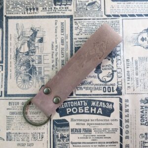 Брелок шкіряний коричневий з кільцем та тисненням, 13*2,5 см.