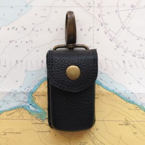 Чохол для автомобільних ключів чорний із карабіном, шкіра, 9*6*3 см.