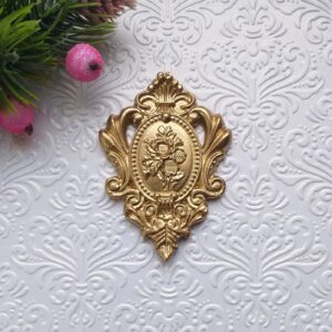 Барельєф із квітами гнучкий, золотий металік, 6,5*4,6 см.