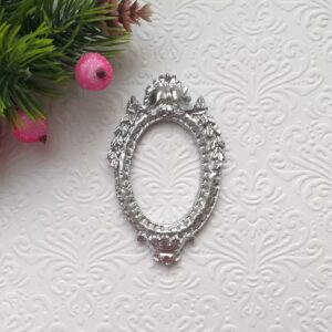 Гнучка рамка овальна з вензелями, срібний металік, 7*4 см.