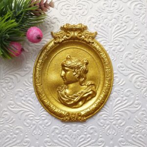 Вінтажна рамка овальна з портретом Жозефіни, гнучка, золото 6,7*8 см.