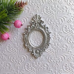 Рамка Вікторіанська маленька від Prima, гнучка, срібний металік, 7,5*4,8 см.