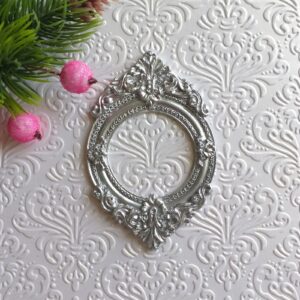 Рамка з вензелями гнучка, срібний металік, 8*5,2 см.