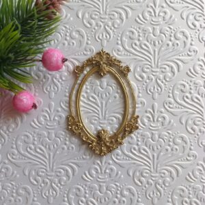 Ажурна рамка овальна, гнучка, золотий металік, 6,5*4,5 см.